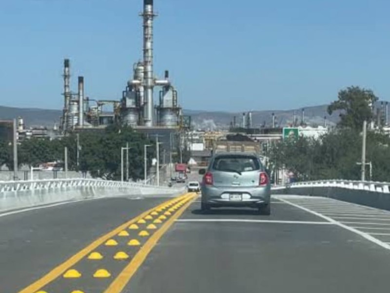 Largas filas de pipas y ausencia de autoridades en #PuenteCananea