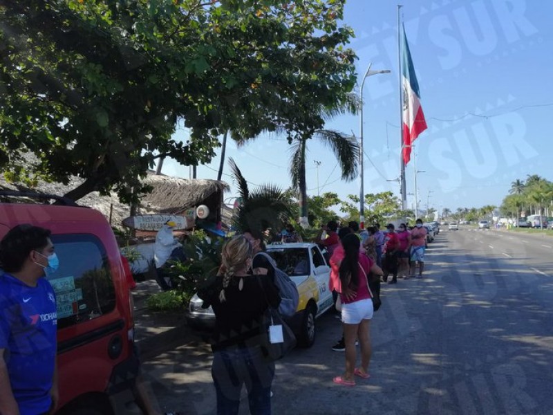 Largas filas en Acapulco en módulos de pruebas rápidas COVID-19