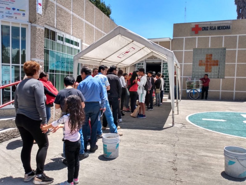 Largas filas en Cruz Roja por certificados médicos