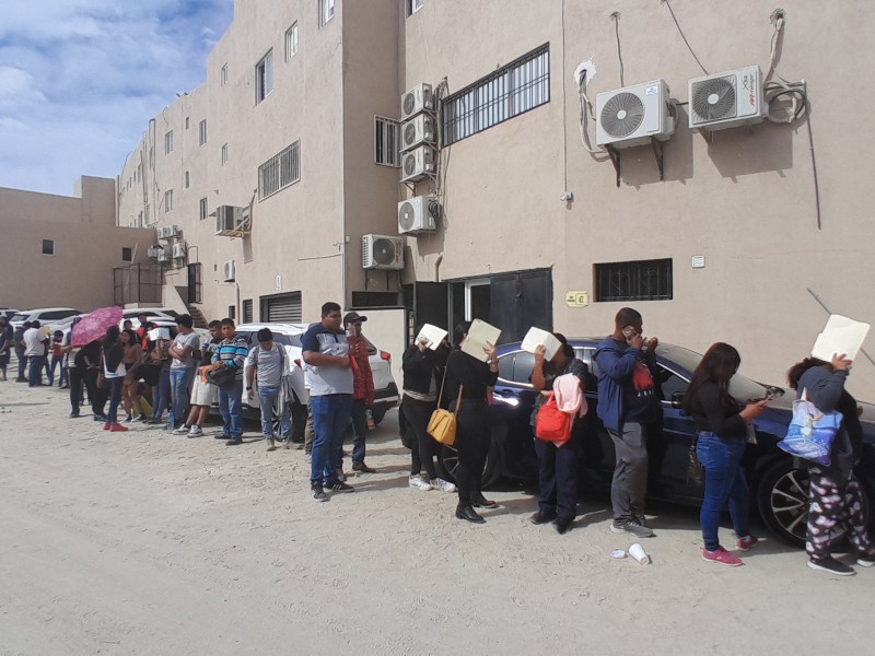 Largas filas en Los Cabos  para tramitar credencial delINE