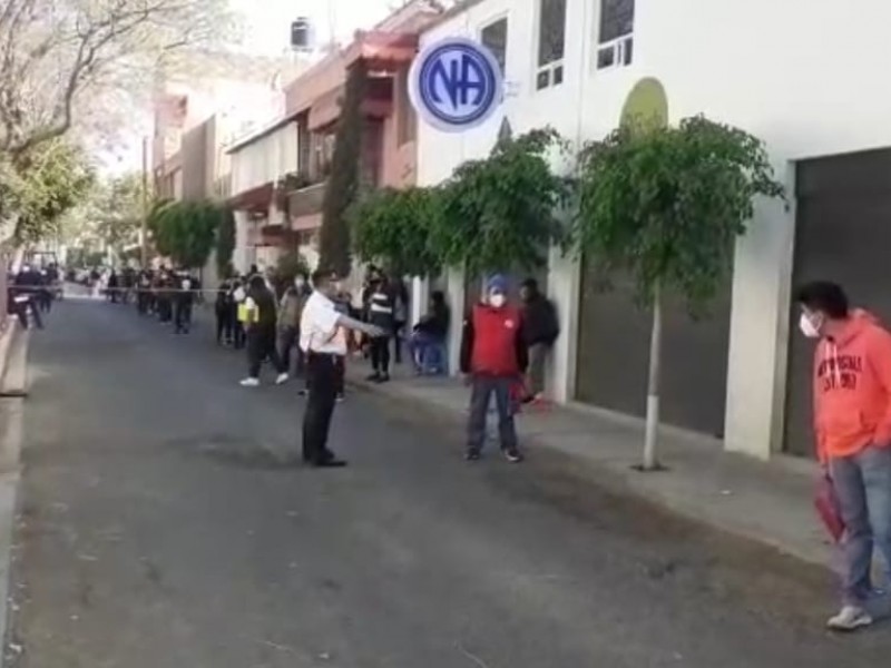 Largas filas en Tehuacán para ficha de vacuna COVID-19
