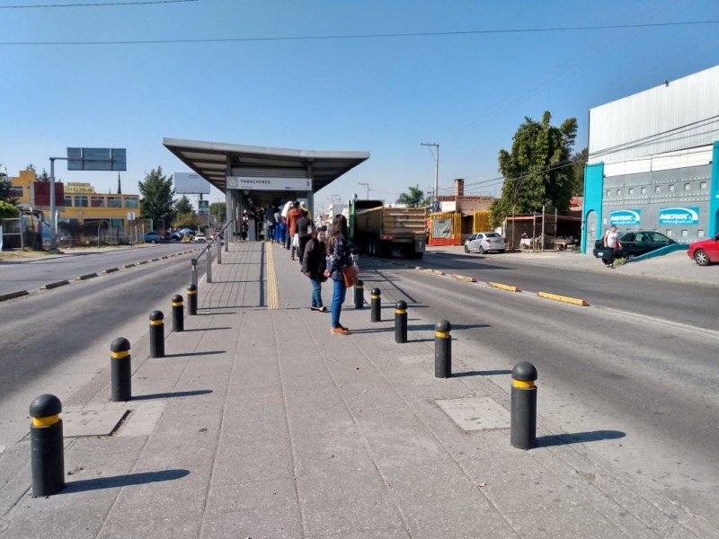 Largas filas y reanudan cobro en lÍnea 2 de RUTA