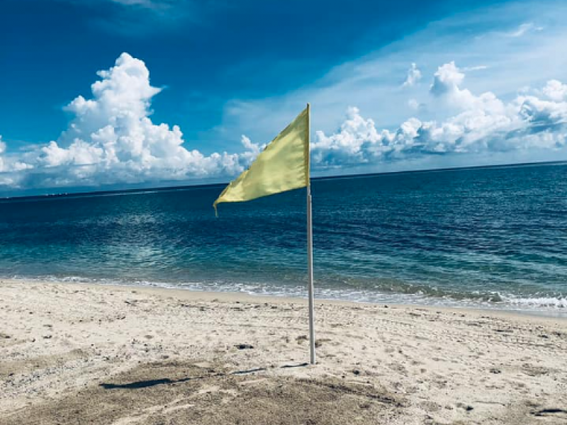 Las banderas en las playas tienen significados diferentes