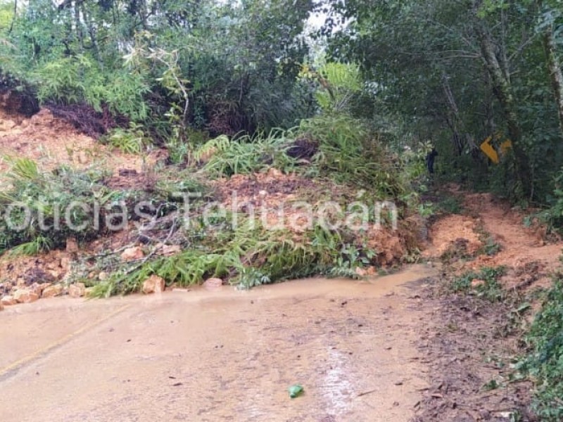 Las lluvias ocasionaron derrumbes en Eloxochitlan