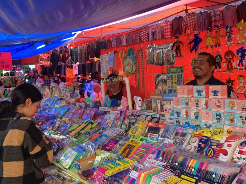 Las ventas de tianguistas bajan durante Año Nuevo.