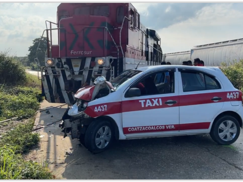 Le quiso ganar el paso al tren en Coatzacoalcos