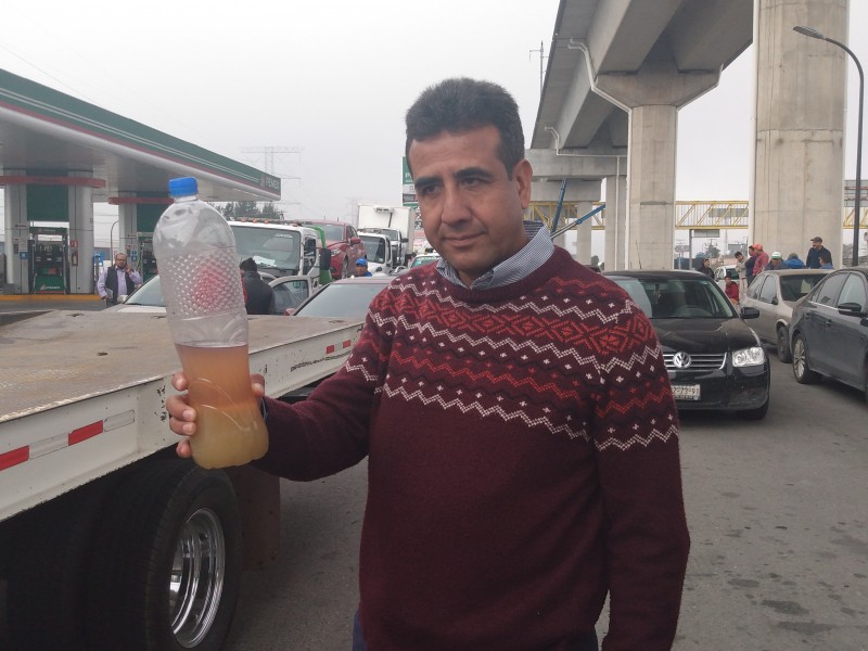 Lea dan agua en lugar de gasolina