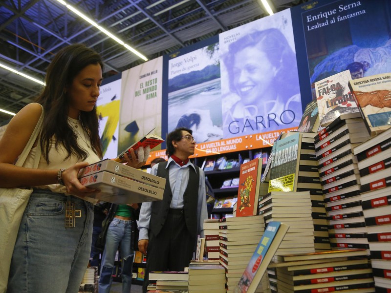 Lectores jóvenes vuelven a la FIL de Guadalajara