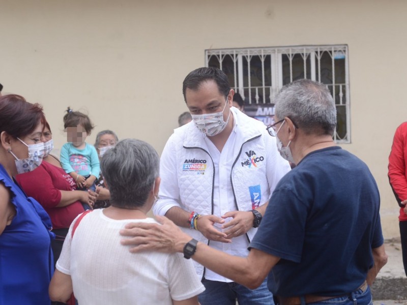 Legislaré obedeciendo a los xalapeños: Américo Zúñiga