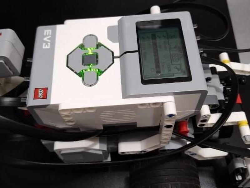 LEGO dona al CETis 45, el robot EV3