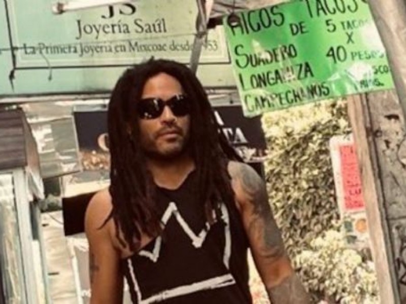 Lenny Kravitz se pasea entre puestos de la CDMX