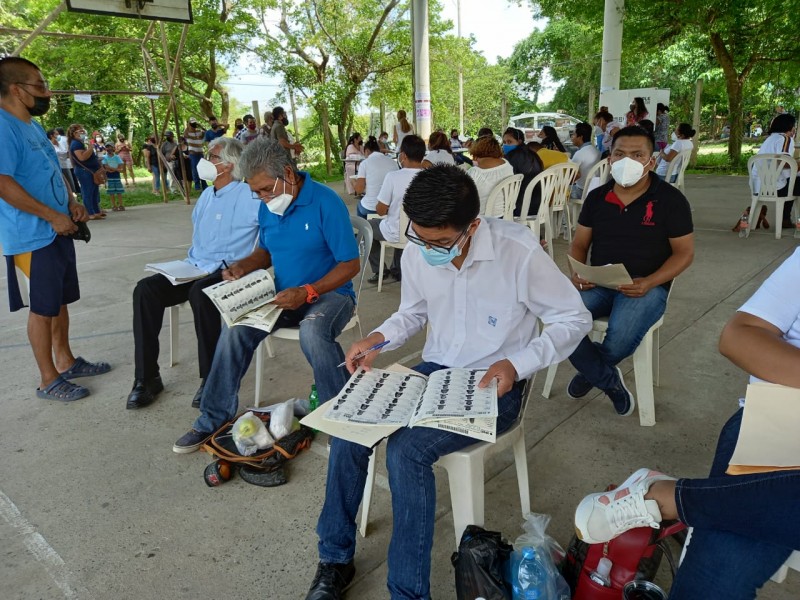 Lenta jornada de votación en Tuxpan