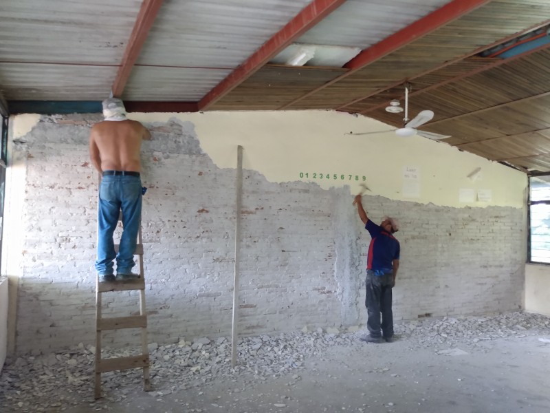 Lento proceso de remodelación de escuelas en Astata
