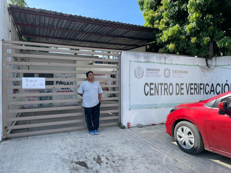 Lento servicio en verificentro Tuxpan