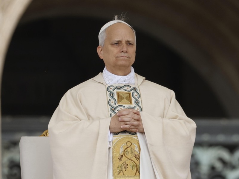 León XIV inicia pontificado con llamado a la paz