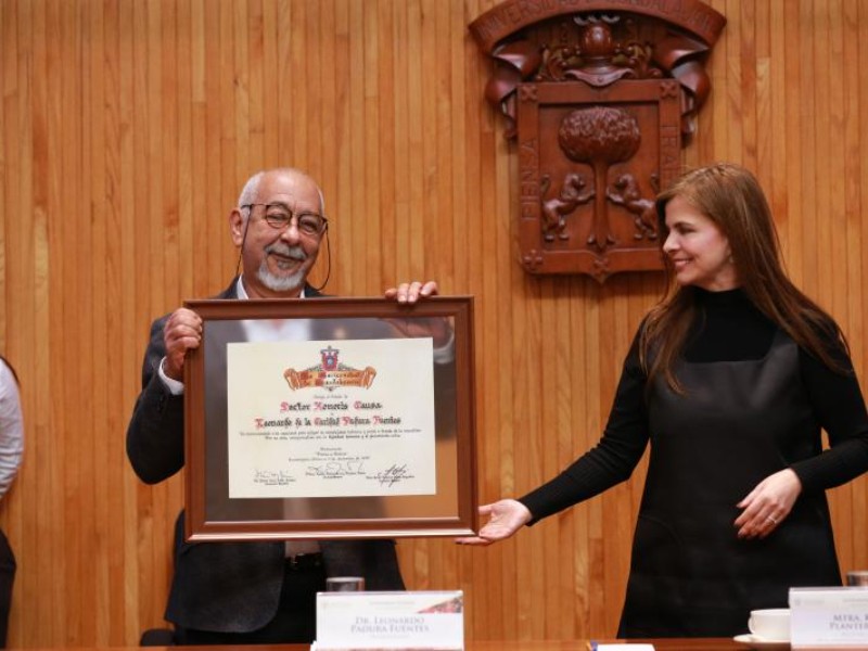 Leonardo Padura es reconocido con el doctorado Honoris Causa de la UdeG