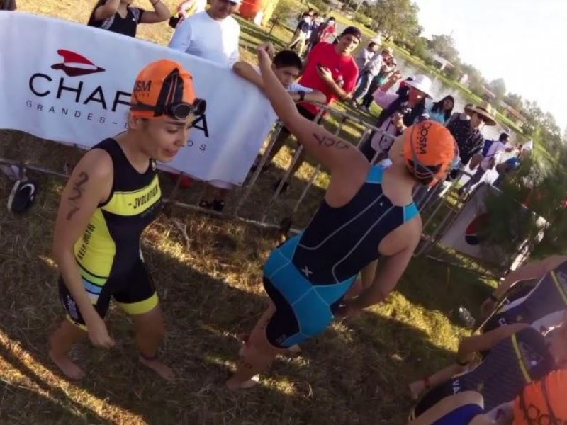 Leonardo Saucedo y Jesica Romero ganan Triatlón Chapala