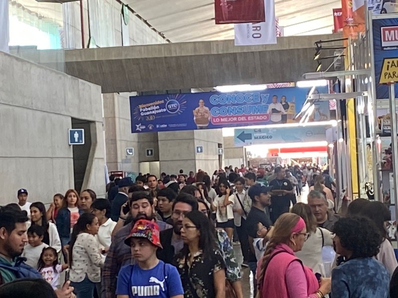 Leoneses no tienen clases y se van a la Feria