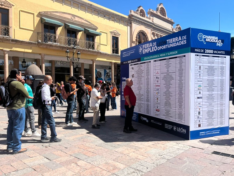 Leoneses siguen en busca de oportunidades laborales y mejorar su economía