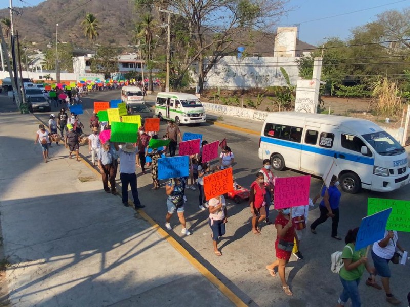 Leovigilda Chávez y sus simpatizantes marchan contra la imposición