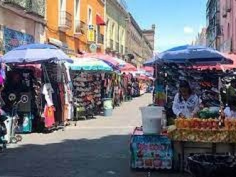 Les cobrarán por colocarse a ambulantes del centro de Puebla