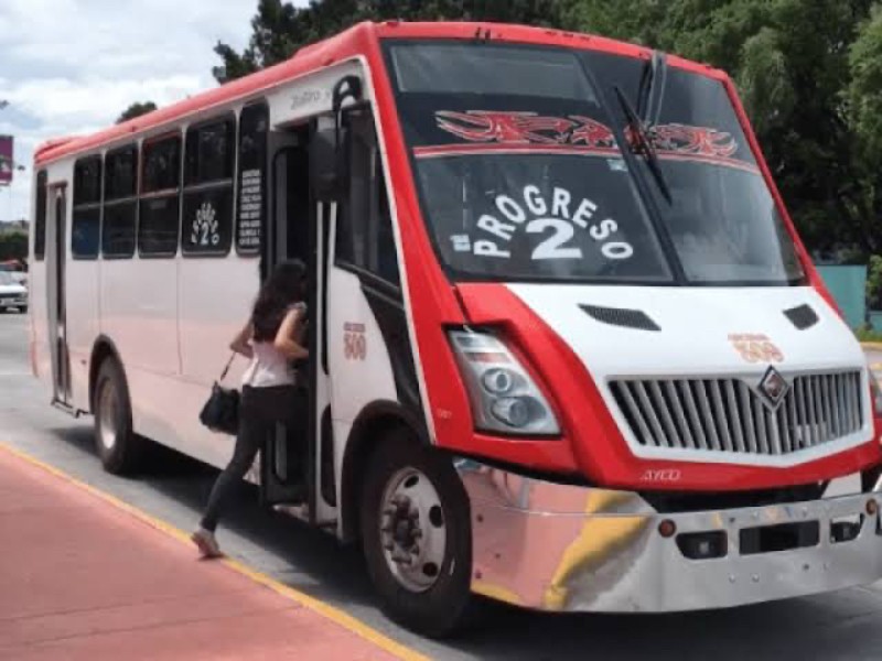 Les niegan descuento en transporte público, estudiantes adultos denuncian a choferes