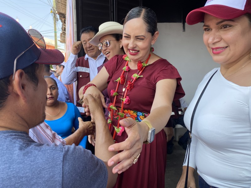 Leticia Armenta arranca campaña por Morena en Petatlán