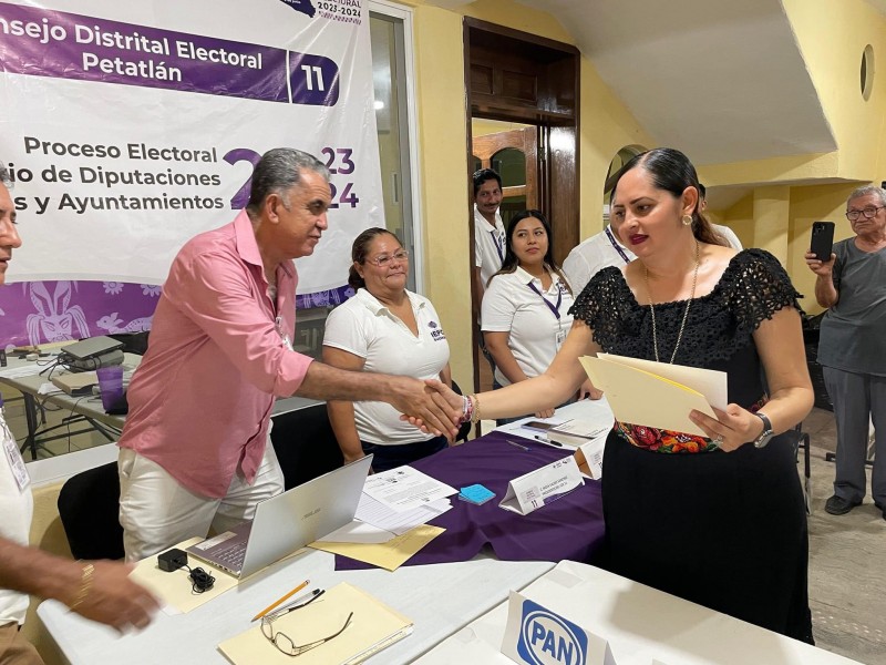 Leticia Armenta Diputada Local Electa recibe constancia de mayoría