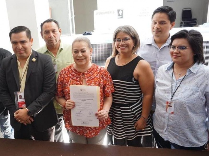 Leticia Herrera recibe constancia de mayoría de votos