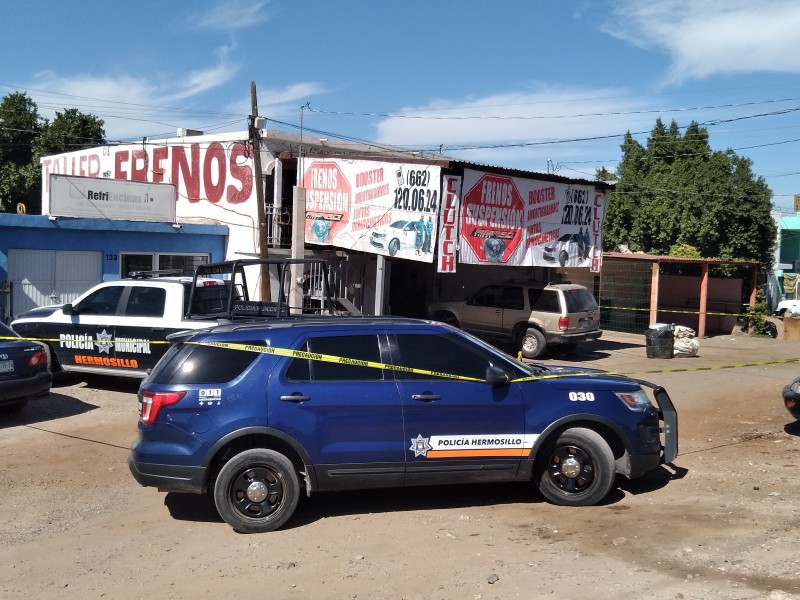 Levantan a hombre frente a Comandancia de Policía