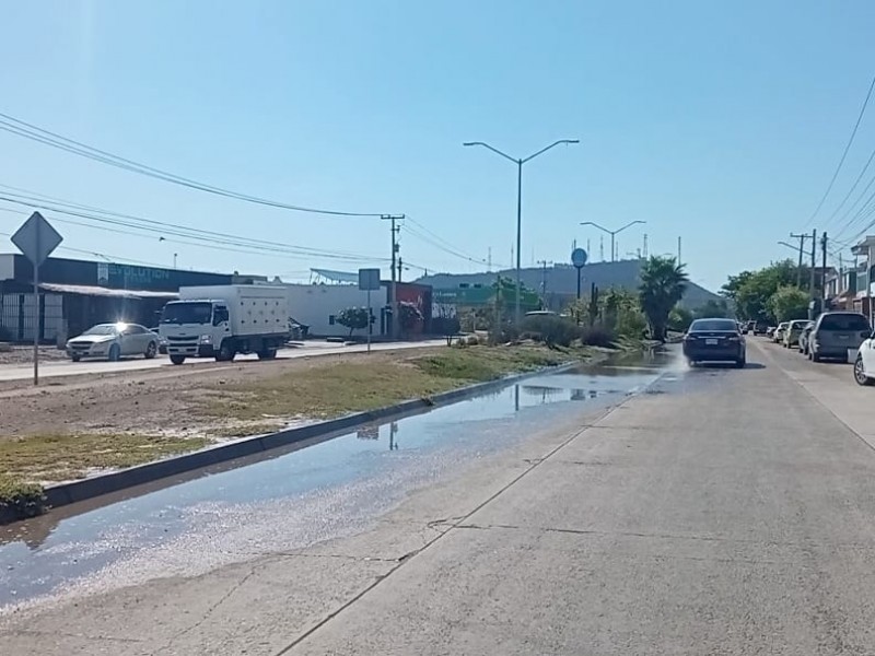 Leves encharcamientos dejan lluvias en Los Mochis