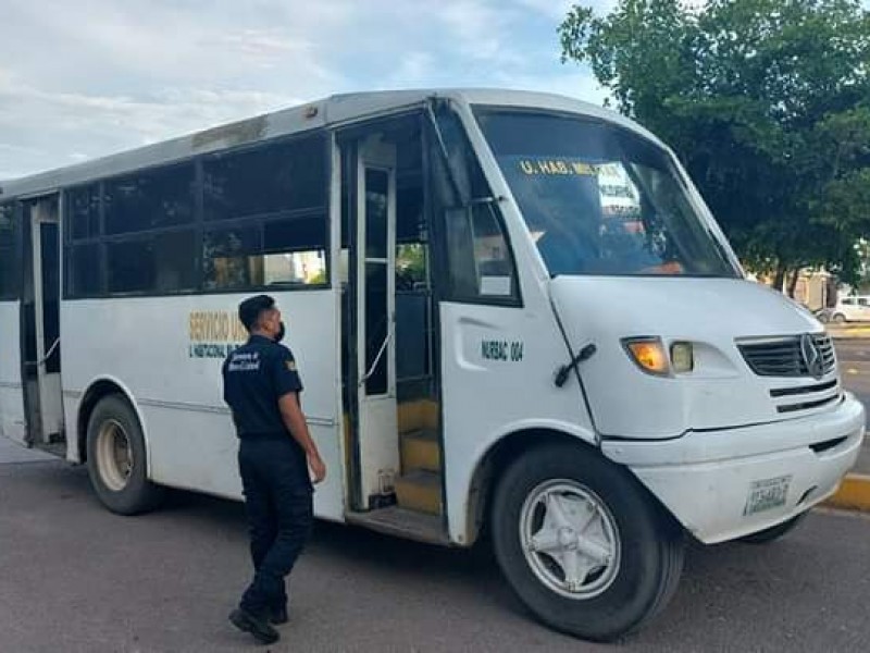 Ley de movilidad prohíbe ingerir bebidas alcohólicas en transporte público