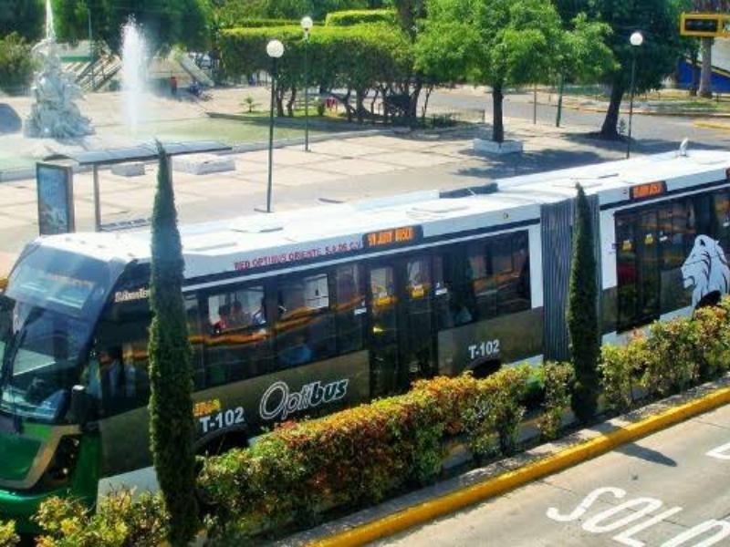 León invertirá millones en estudio para reestructurar rutas del transporte público