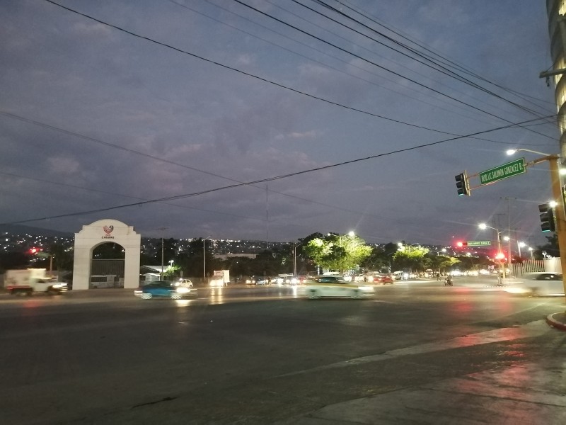 Libera CNTE vialidad frente a Torre Chiapas