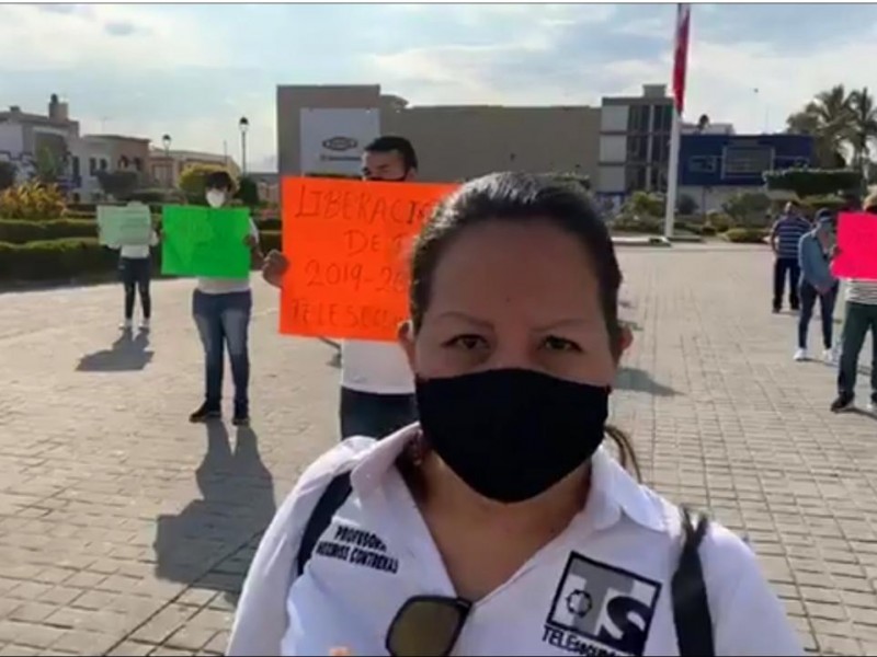 Liberación de plazas exigen maestros nayaritas en manifestación