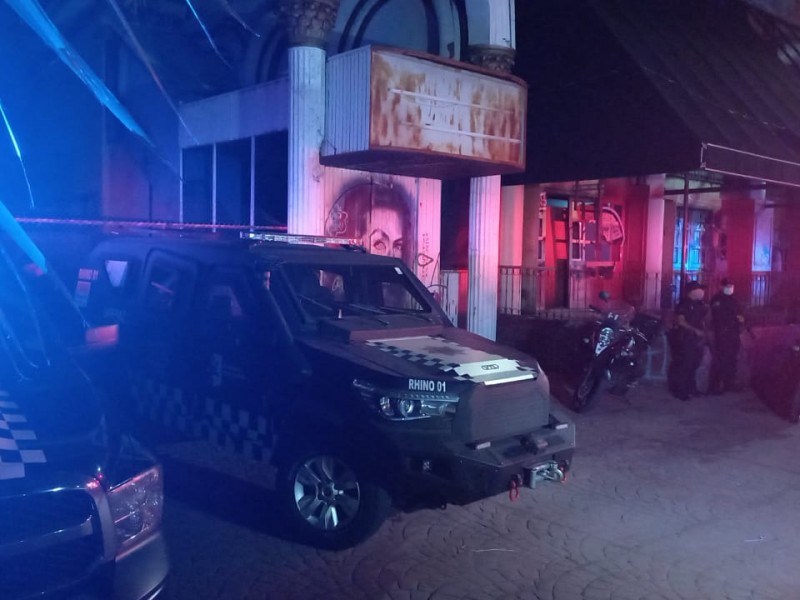 Liberan 2 personas retenidas en restaurante abandonado; hay 8 detenidos