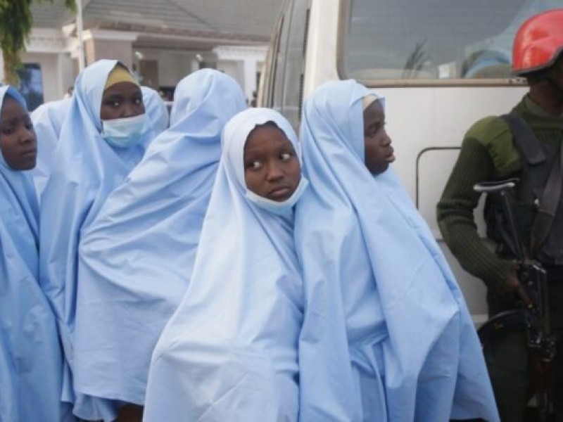 Liberan a 279 niñas secuestradas en escuela de Nigeria