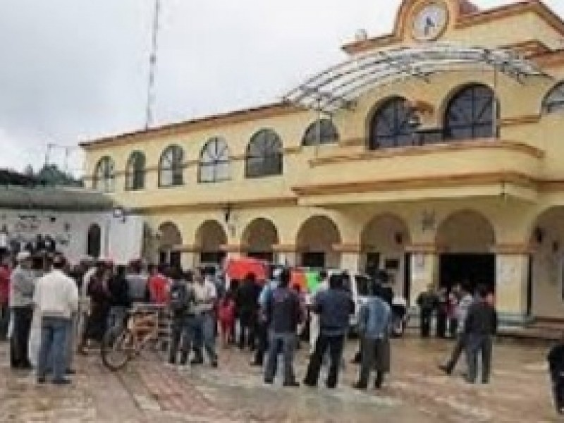 Liberan a funcionarios retenidos en Oxchuc