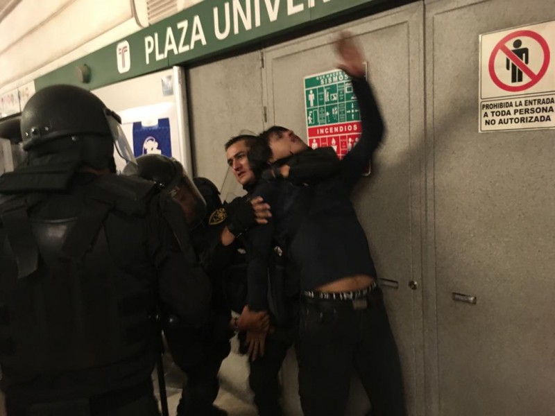 Liberan a Jóvenes detenidos en Estación Plaza Universidad