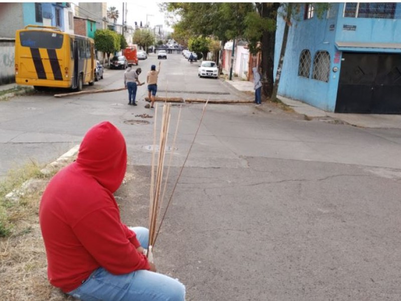 Liberan a los 10 normalistas detenidos en Morelia