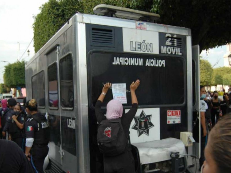 Liberan a mujeres detenidas durante manifestación, en Guanajuato