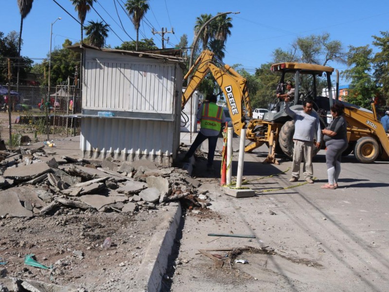 Liberan banquetas, buscan recuperar espacios para el peatón