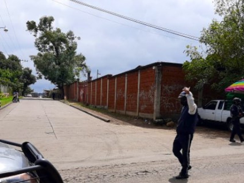 Liberan bloqueo carretero en la Uruapan-San Juan Nuevo