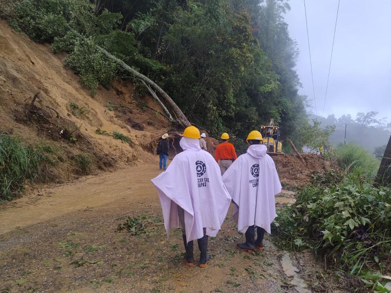 Liberan el paso en Tila, deslaves habían bloqueado carreteras
