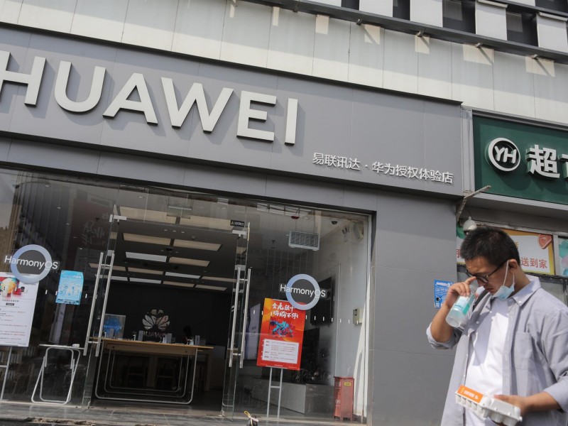 Liberan en Canadá a directora financiera de Huawei.