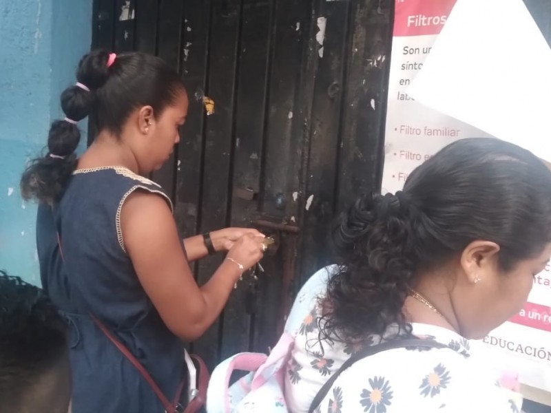 Liberan escuela primaria de San Jeronimito en Petatlán, llegan maestros