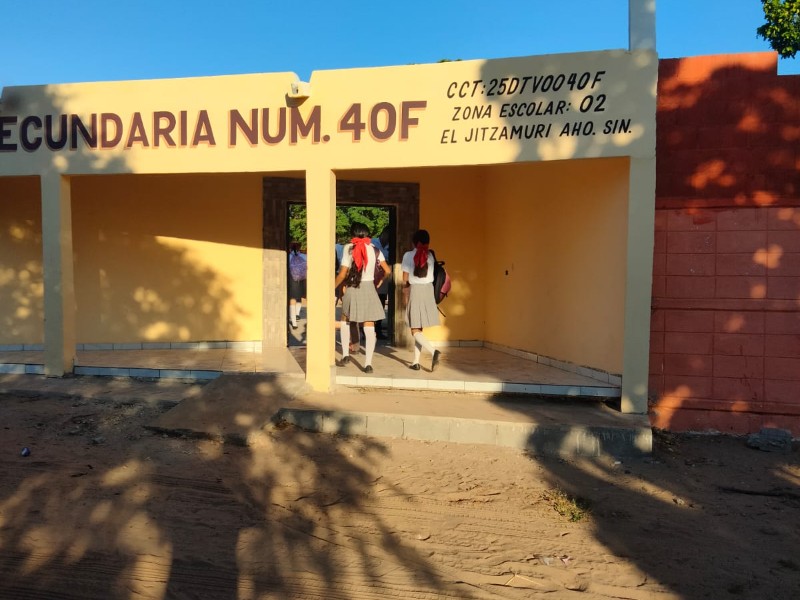 Liberan escuelas en El Jitzámuri, estudiantes retoman clases