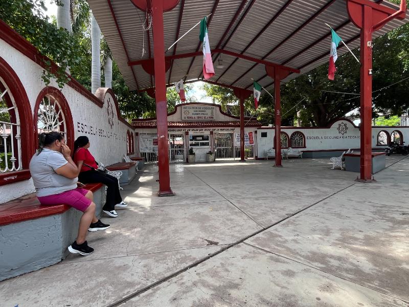 Liberan padres de familia la Secundaria Técnica 28 en Guasave