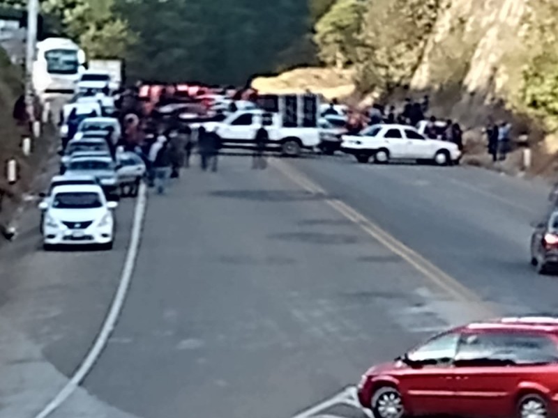 Liberan vía libre a San Cristóbal  autopista sigue bloqueada