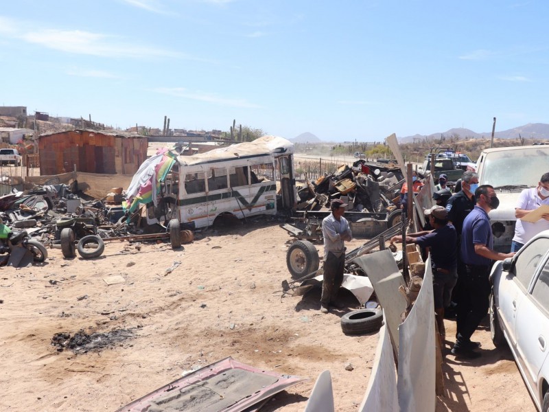 Liberan vialidades de vehiculos chatarra en Cabo San Lucas